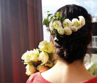 Beautiful DIY flower hair comb headpiece made with fresh pink roses and ruscus greens as an elegant bridal or wedding hair accessory
