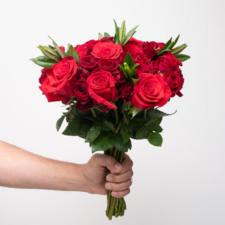 Luxe Blossom Bouquet - Red Red flowers - fresh-cut flowers by Bloomingmore - ideal for weddings and floral events