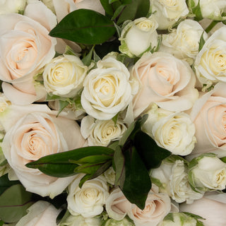 Luxe Blossom Bouquet White flowers - fresh-cut flowers by Bloomingmore - ideal for weddings and floral events