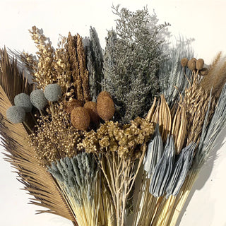 Monochromatic Box Christmas Silver Green flowers - fresh-cut flowers by Bloomingmore - ideal for weddings and floral events