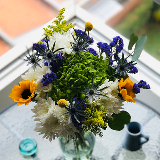 A Cheerful Invite Bouquet - 6 Pack A flowers - fresh-cut flowers by Bloomingmore - ideal for weddings and floral events